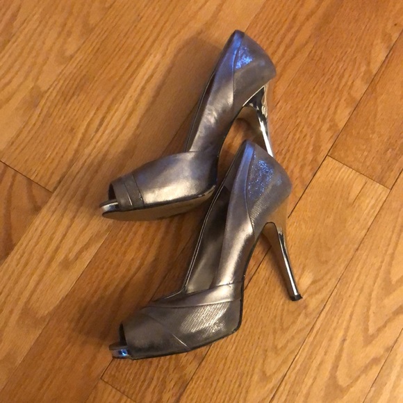 Silver / pewter colour heels. Ready for your spring / summer festivities :) - Picture 2 of 6